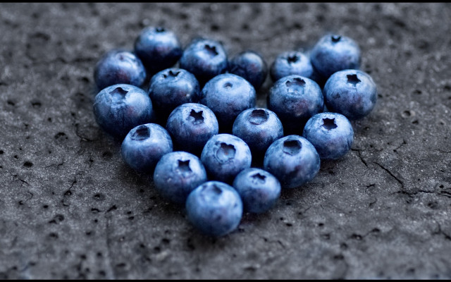 Heart blueberries concrete macro letterboxed free wallpaper - medium preview image