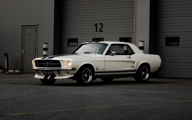 White mustang garage nummer12 3D free wallpaper - medium preview image
