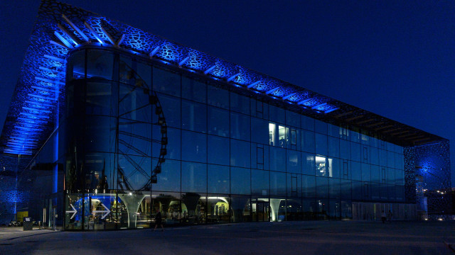 Large building ferriswheel blue lights free wallpaper - medium preview image