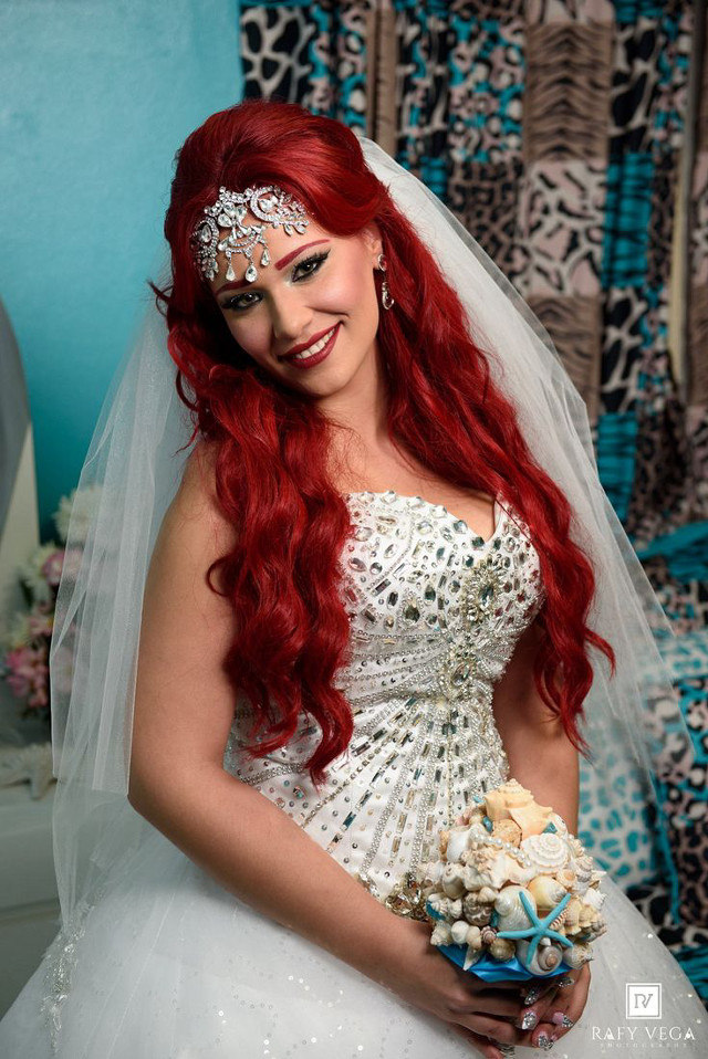 Wedding dress flower bouquet smile free wallpaper - medium preview image