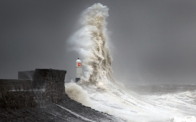 Lighthouse wave ocean redlights precisionism free wallpaper - medium preview image