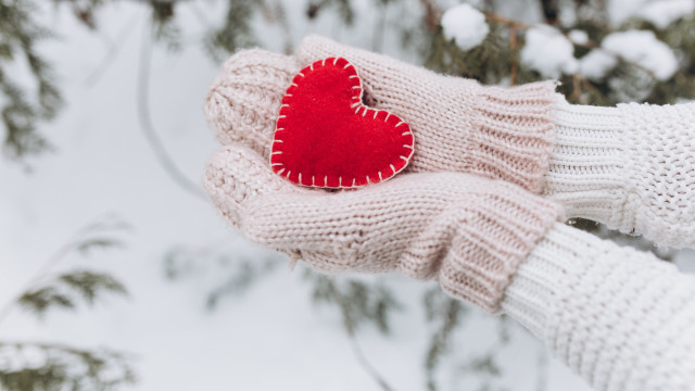 Heart in snow florianne becker free wallpaper - medium preview image