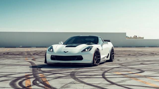 White sports car driving track free wallpaper - medium preview image