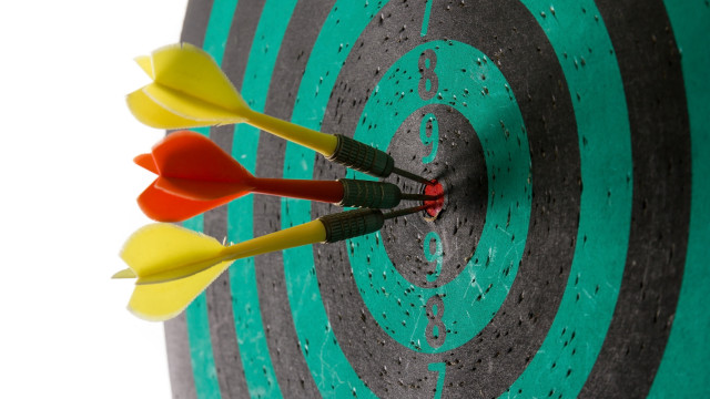 Three darts bulls eye symmetry free wallpaper - medium preview image