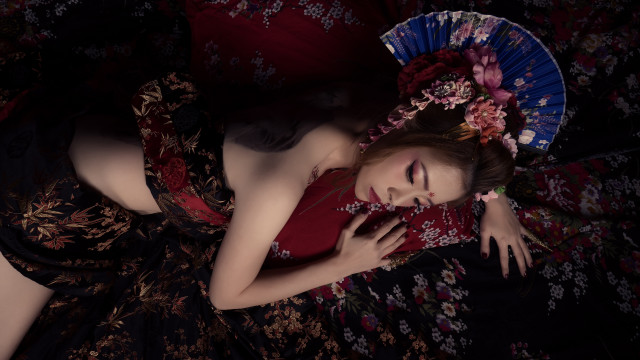 Woman red dress blue umbrella free wallpaper - medium preview image
