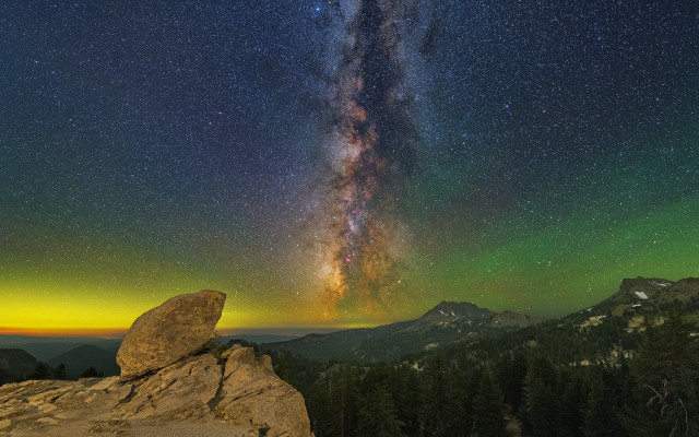 Milky way mountain top rocks free wallpaper - medium preview image