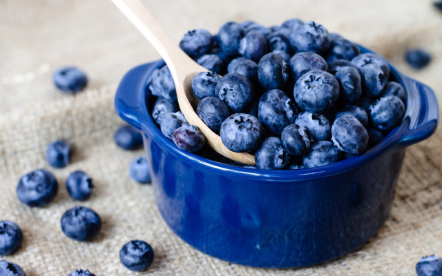 Blueberry bowl wooden spoon scattered free wallpaper - medium preview image
