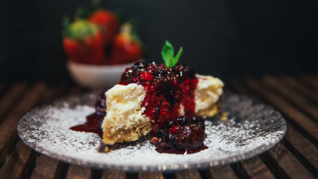 Cake berries plate powdered sugar free wallpaper - medium preview image