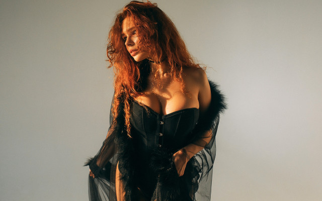 Elina karimova redhair blackcorset feather free wallpaper - medium preview image