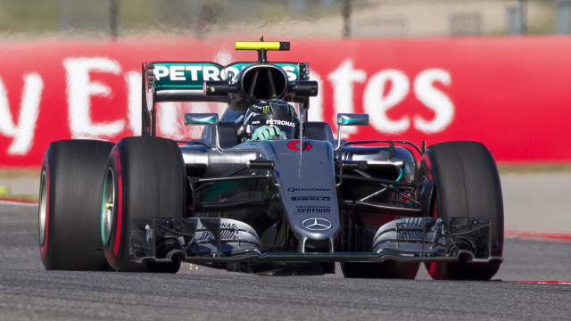 Mercedes track petronis sign 4kuhd free wallpaper - medium preview image