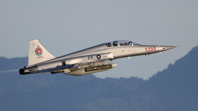 Fighter jet mountains dusk people free wallpaper - medium preview image