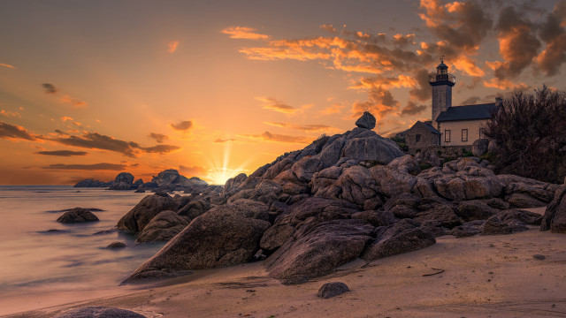 Lighthouse rocky shore sunset clouds #16 free wallpaper - medium preview image