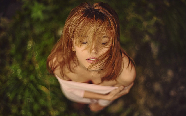 Red haired woman phone blurry free wallpaper - medium preview image