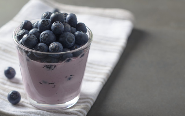 Blueberries glass napkin table professional free wallpaper - medium preview image