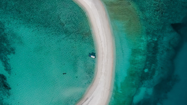 Small boat white sand night free wallpaper - medium preview image