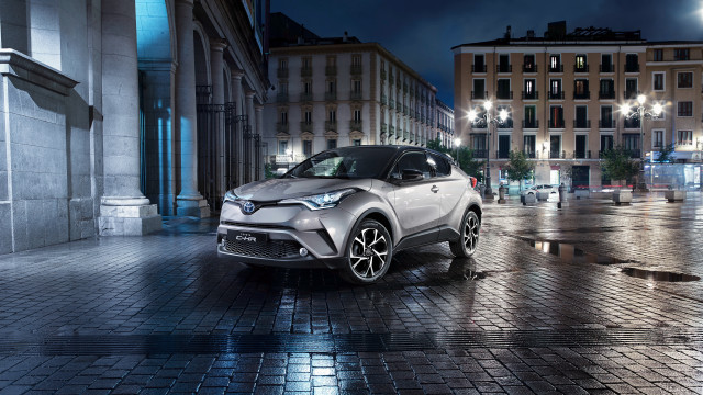 Silver toyota wet street night free wallpaper - medium preview image