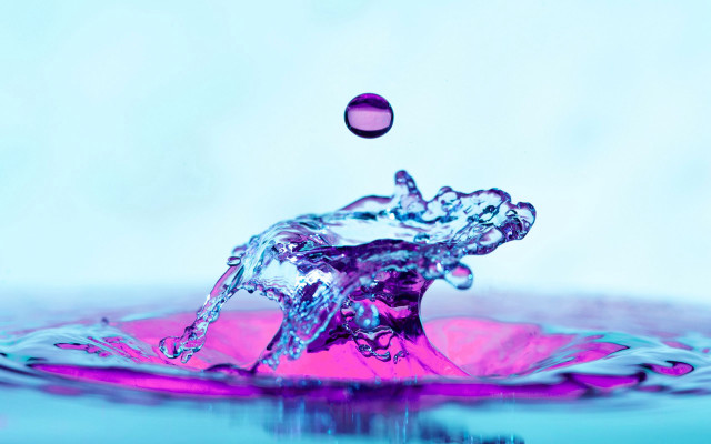 Waterdrop pinkcircle bluebackground macro purple free wallpaper - medium preview image