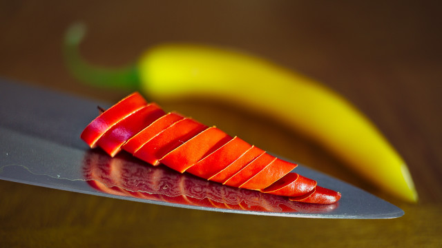 Red vegetable banana knife 3D free wallpaper - medium preview image