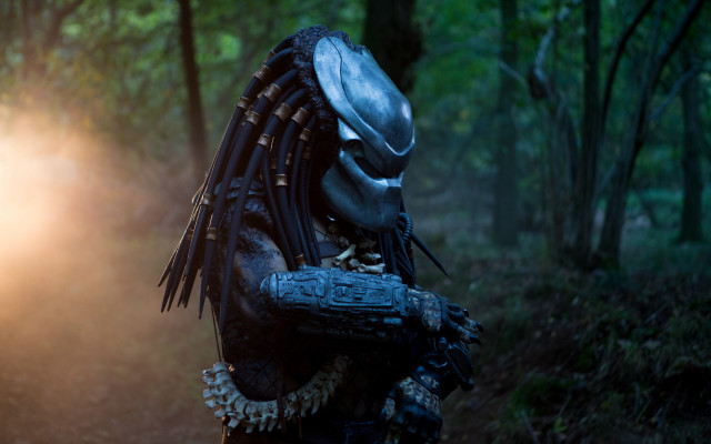 Predator suit man flashlight forest free wallpaper - medium preview image