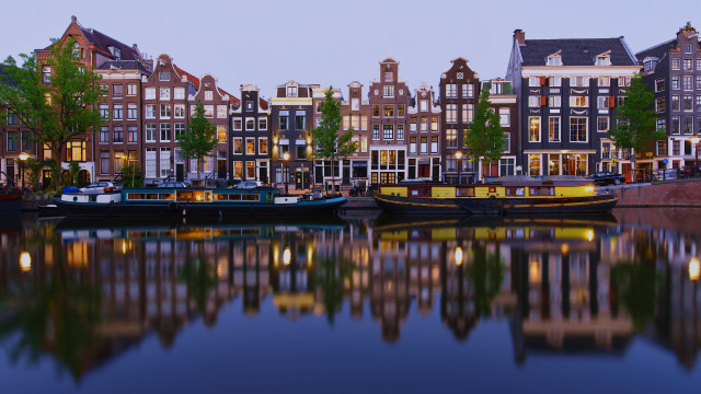 Boats river cityscape night symmetry free wallpaper - medium preview image