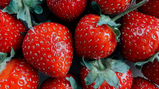 Strawberries water drops green stem free wallpaper - medium preview image