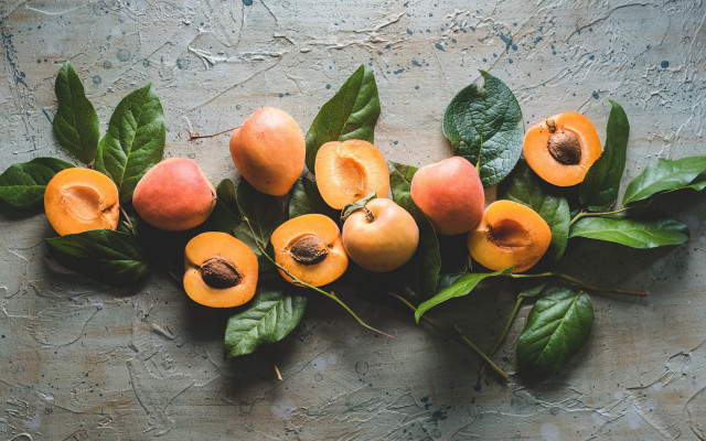 Peaches leaves table gray background free wallpaper - medium preview image