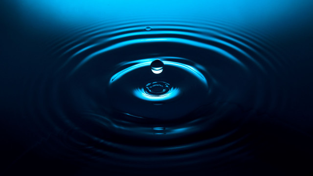 Blue water drop abstract illusionism free wallpaper - medium preview image