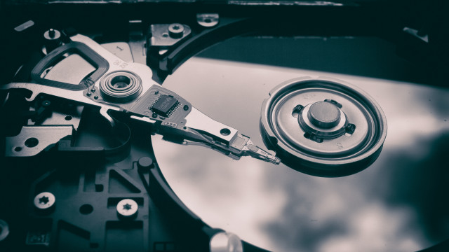 Hard drive wrench disk automatistes free wallpaper - medium preview image