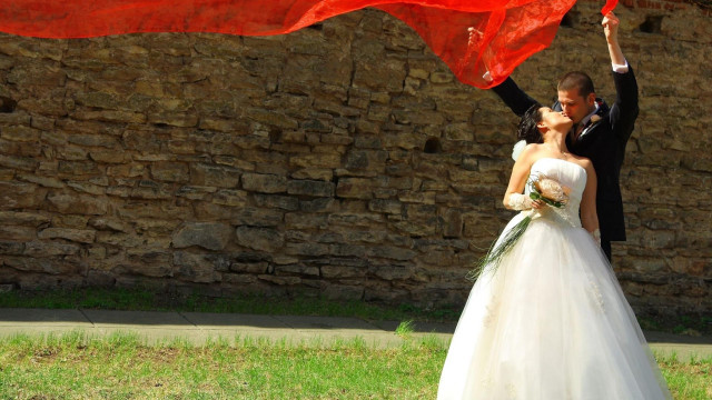 Bride groom red cloth stone free wallpaper - medium preview image
