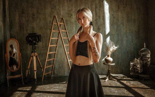 Woman black top skirt ladder free wallpaper - medium preview image