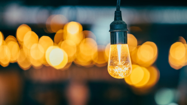 Light bulb bokeh depth of free wallpaper - medium preview image