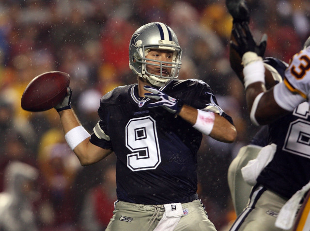 Football player throwing ball rain free wallpaper - medium preview image