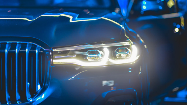 Car headlights blue background blurry free wallpaper - medium preview image