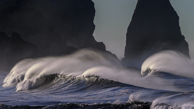Large wave rocks ocean mountain free wallpaper - medium preview image