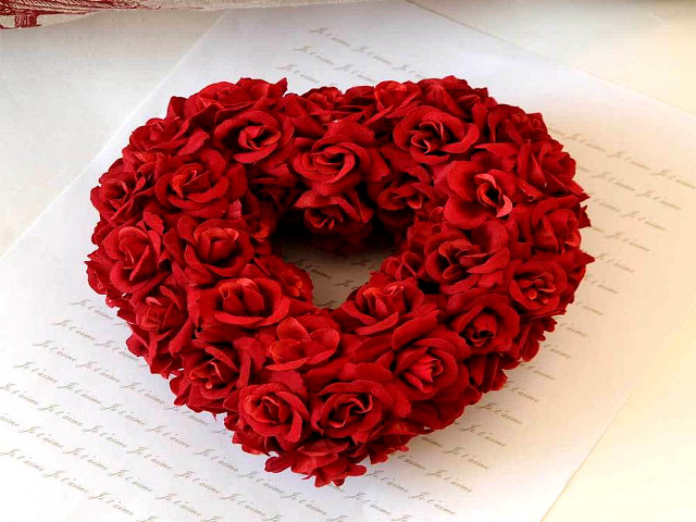 Heart wreath paper pen background free wallpaper - medium preview image