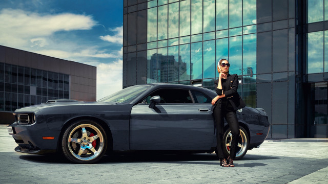 Blonde woman gray car cloudy free wallpaper for desktop - medium preview image