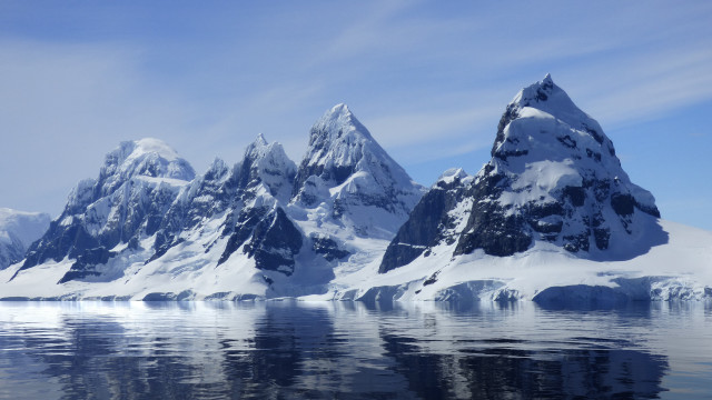 Mountain range snow ice water free wallpaper - medium preview image
