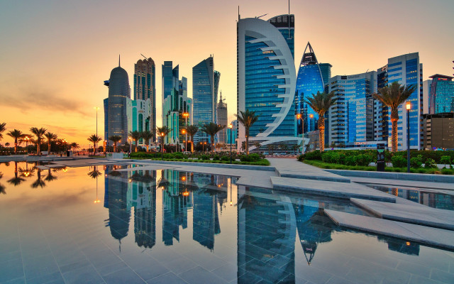 Sunset cityscape pool palm trees free wallpaper - medium preview image