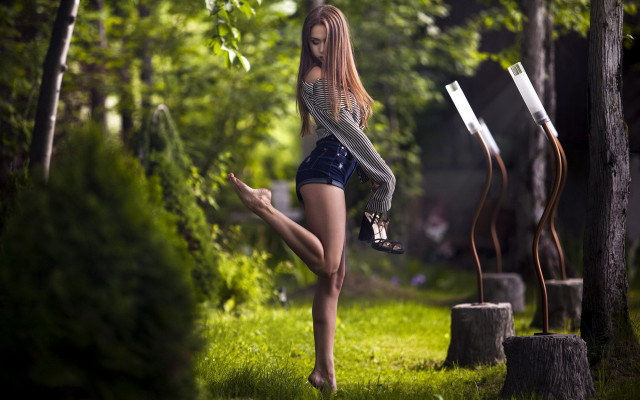 Dancer blonde park nature sunlight free wallpaper - medium preview image