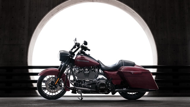Red motorcycle tunnel sky circular free wallpaper - medium preview image