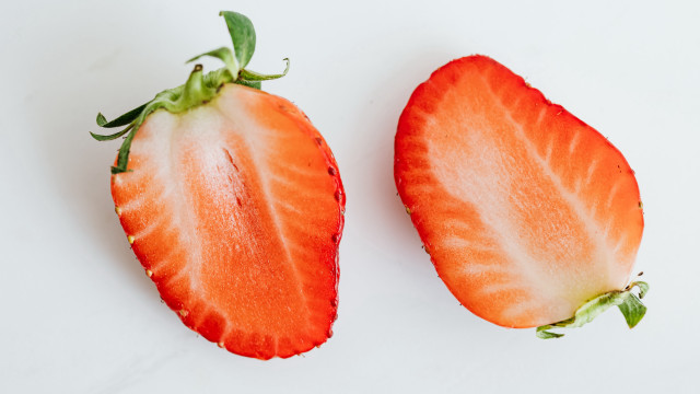Strawberry halves green leaves gradient free wallpaper - medium preview image