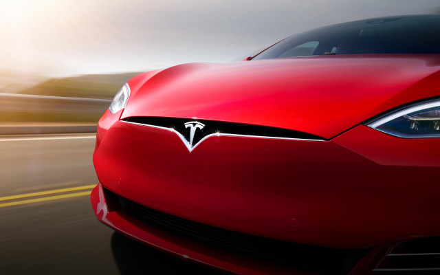 Red car road sky blurry free wallpaper - medium preview image