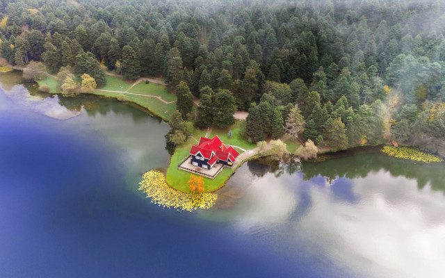 House island lake redroof photorealism free wallpaper - medium preview image