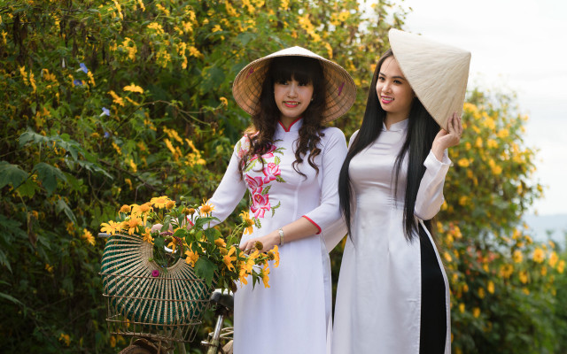 Two women long dresses hats free wallpaper - medium preview image