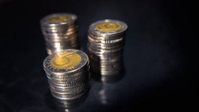 Silver coins 3d render black free wallpaper - medium preview image