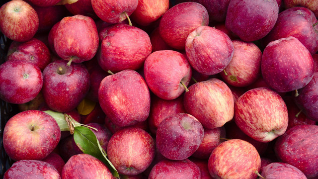 Red apples market stall vibrant free wallpaper - medium preview image