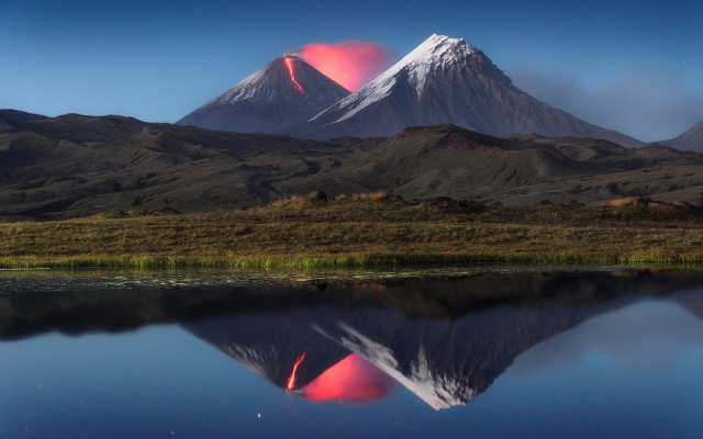 Mountain reflection pink cloud lake free wallpaper - medium preview image
