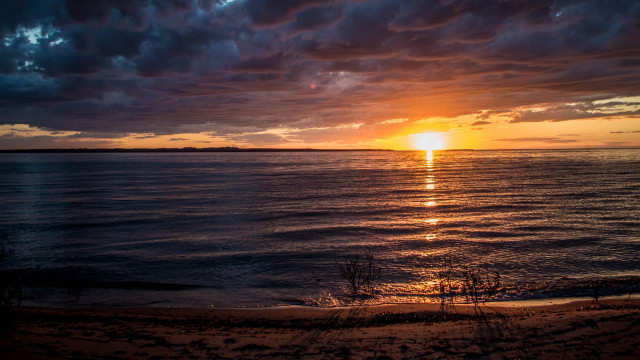 Sunset water clouds beach footprints free wallpaper - medium preview image