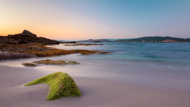 Bascove beach rock water horizon free wallpaper - medium preview image