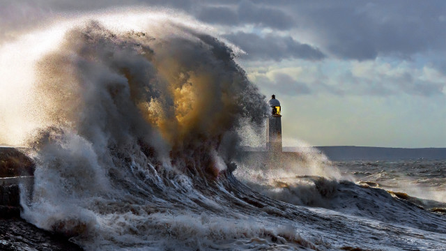 Lighthouse wave ocean cloudy sunset free wallpaper - medium preview image
